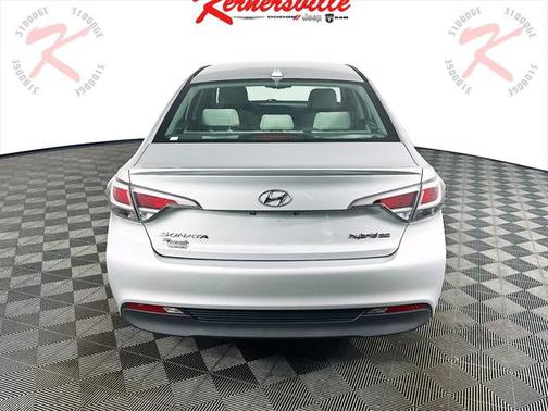 2017 Hyundai SONATA Hybrid SE