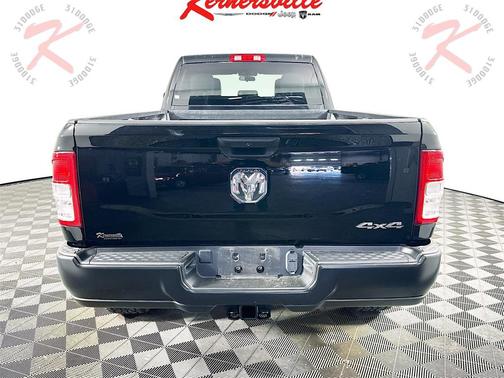 2022 RAM 2500 Tradesman Crew Cab 4x4 8' Box