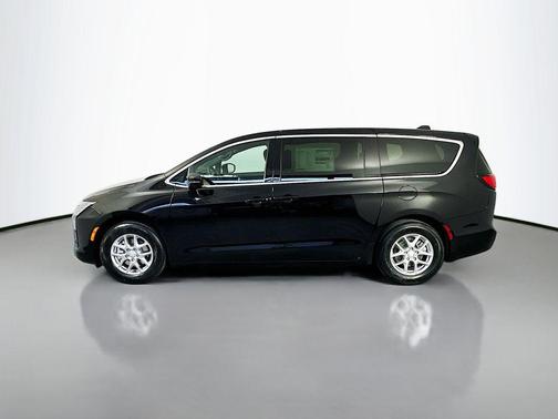 Diamond Black Crystal Pearlcoat 2027 Chrysler Pacifica L