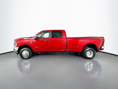 Molten Red Pearlcoat 2026 RAM 3500 Big Horn Crew Cab 4x4 8' Box