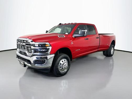 Molten Red Pearlcoat 2026 RAM 3500 Big Horn Crew Cab 4x4 8' Box