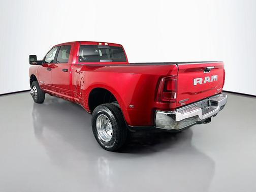 Molten Red Pearlcoat 2026 RAM 3500 Big Horn Crew Cab 4x4 8' Box