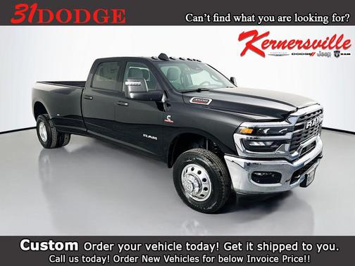 Diamond Black Crystal Pearlcoat 2026 RAM 3500 Big Horn Crew Cab 4x4 8' Box