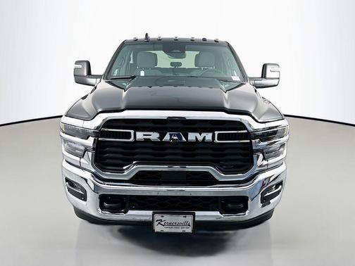 Diamond Black Crystal Pearlcoat 2026 RAM 3500 Big Horn Crew Cab 4x4 8' Box