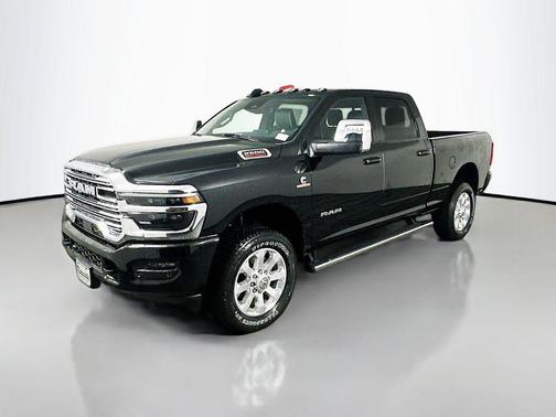 Diamond Black Crystal Pearlcoat 2026 RAM 2500 Laramie