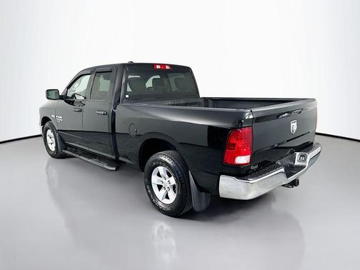 Diamond Black Crystal Pearlcoat 2019 RAM 1500 Tradesman