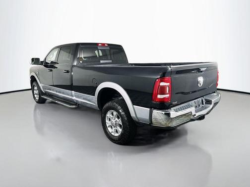 Diamond Black Crystal Pearlcoat 2022 RAM 2500 Laramie Crew Cab 4x4 8' Box
