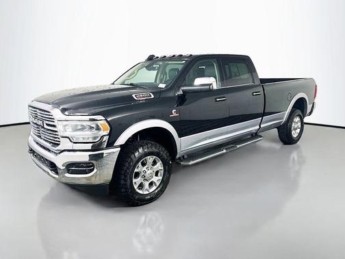 Diamond Black Crystal Pearlcoat 2022 RAM 2500 Laramie Crew Cab 4x4 8' Box