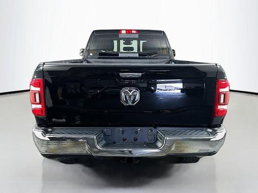 2022 RAM 2500 Laramie Crew Cab 4x4 8' Box