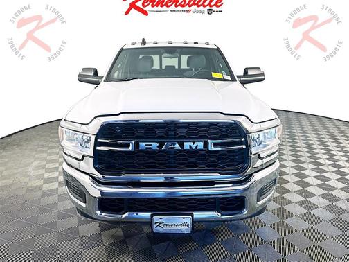 2022 RAM 2500 Tradesman Crew Cab 4x2 8' Box