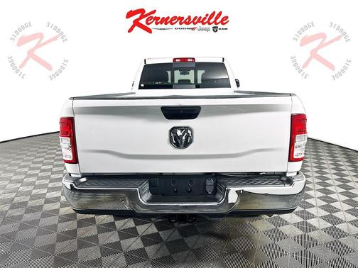 2022 RAM 2500 Tradesman Crew Cab 4x2 8' Box