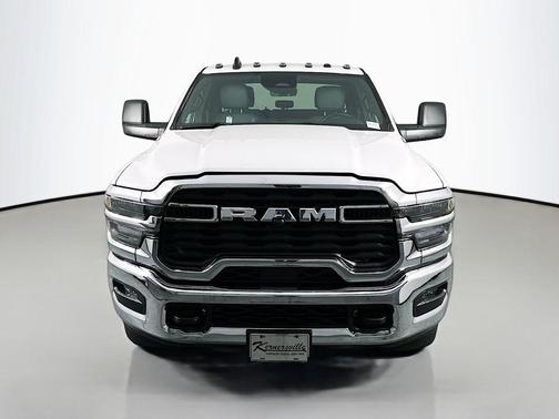 Bright White Clearcoat 2026 RAM 3500 Tradesman Crew Cab 4x4 8' Box