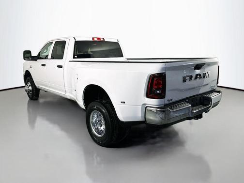 Bright White Clearcoat 2026 RAM 3500 Tradesman Crew Cab 4x4 8' Box