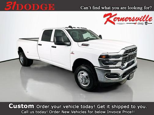 Bright White Clearcoat 2026 RAM 3500 Tradesman Crew Cab 4x4 8' Box