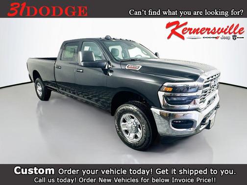 Diamond Black Crystal Pearlcoat 2026 RAM 2500 Tradesman