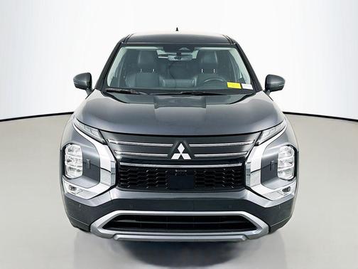 Gray 2025 Mitsubishi Outlander SE 2.5 S-AWC