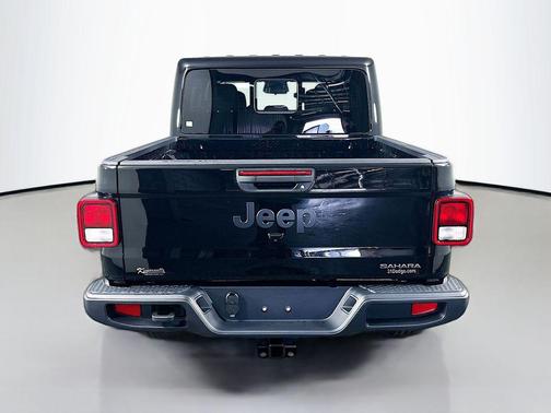 2026 Jeep Gladiator Sahara 4x4