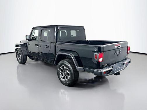 2026 Jeep Gladiator Sahara 4x4
