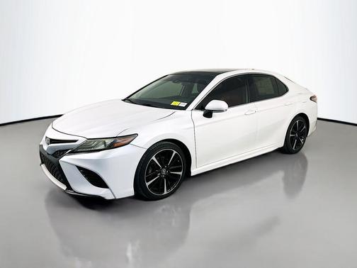 Wind Chill Pearl 2019 Toyota Camry XSE