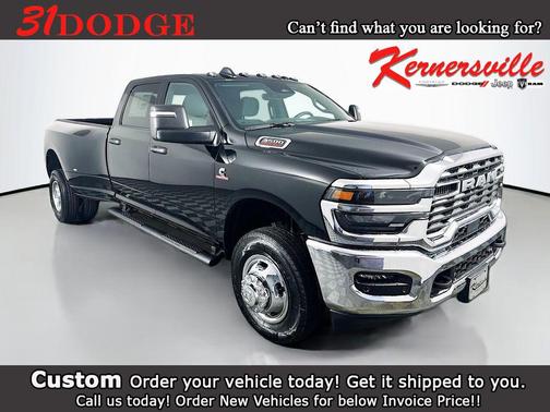 Diamond Black Crystal Pearlcoat 2026 RAM 3500 Tradesman