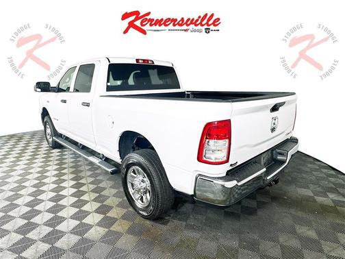 2022 RAM 2500 Tradesman Crew Cab 4x4 6'4' Box
