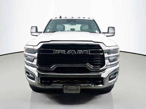 Bright White Clearcoat 2026 RAM 3500 Tradesman Crew Cab 4x4 8' Box
