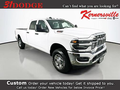 Bright White Clearcoat 2026 RAM 3500 Tradesman Crew Cab 4x4 8' Box
