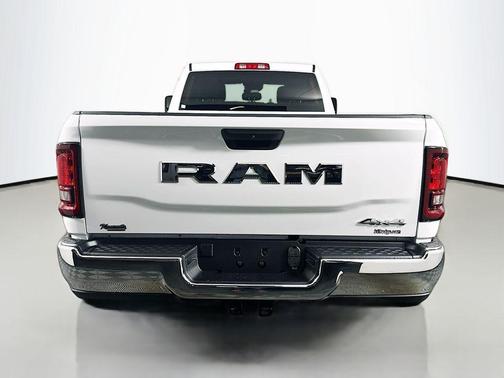 Bright White Clearcoat 2026 RAM 3500 Tradesman Crew Cab 4x4 8' Box