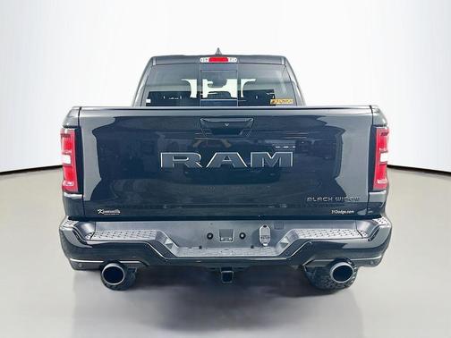 Diamond Black Crystal Pearlcoat 2026 RAM 1500 Big Horn/Lone Star
