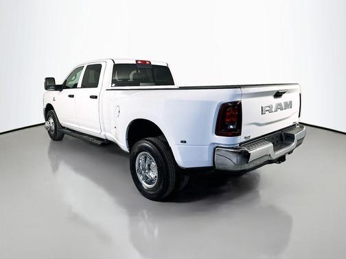 Bright White Clearcoat 2026 RAM 3500 Tradesman Crew Cab 4x2 8' Box