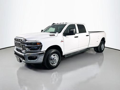 Bright White Clearcoat 2026 RAM 3500 Tradesman Crew Cab 4x2 8' Box