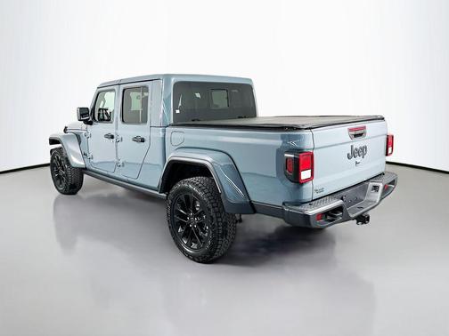 Anvil Clearcoat 2025 Jeep Gladiator Nighthawk