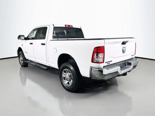 Bright White Clearcoat 2022 RAM 2500 Big Horn Crew Cab 4x4 6'4' Box