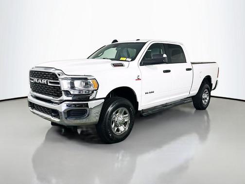 Bright White Clearcoat 2022 RAM 2500 Big Horn Crew Cab 4x4 6'4' Box