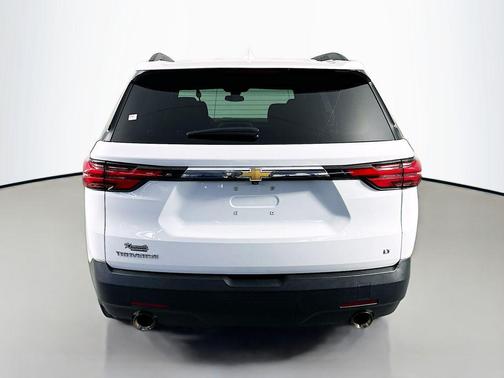 Summit White 2023 Chevrolet Traverse LT Cloth