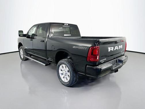 Diamond Black Crystal Pearlcoat 2026 RAM 2500 Laramie Crew Cab 4x4 6'4' Box