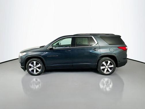 Graphite Metallic 2021 Chevrolet Traverse LT Leather