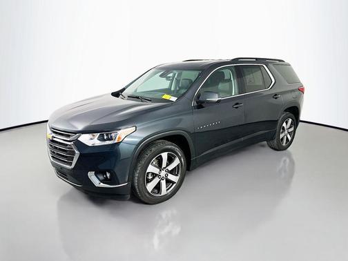 Graphite Metallic 2021 Chevrolet Traverse LT Leather