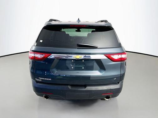 Graphite Metallic 2021 Chevrolet Traverse LT Leather