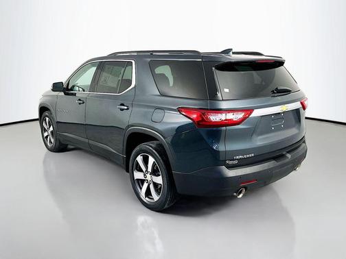 Graphite Metallic 2021 Chevrolet Traverse LT Leather