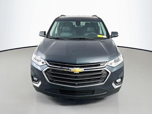 Graphite Metallic 2021 Chevrolet Traverse LT Leather