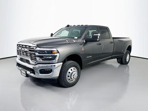 Diamond Black Crystal Pearlcoat 2026 RAM 3500 Big Horn Crew Cab 4x4 8' Box