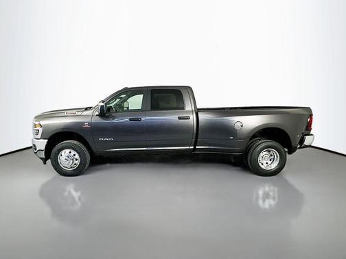 Diamond Black Crystal Pearlcoat 2026 RAM 3500 Big Horn Crew Cab 4x4 8' Box