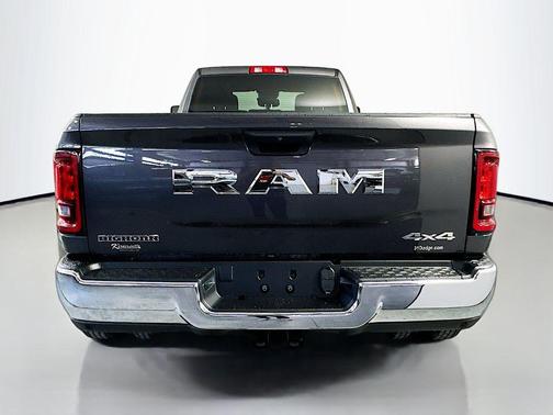 Diamond Black Crystal Pearlcoat 2026 RAM 3500 Big Horn Crew Cab 4x4 8' Box