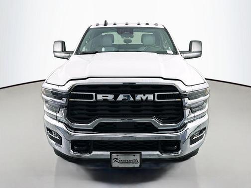 Bright White Clearcoat 2026 RAM 3500 Tradesman Crew Cab 4x4 8' Box