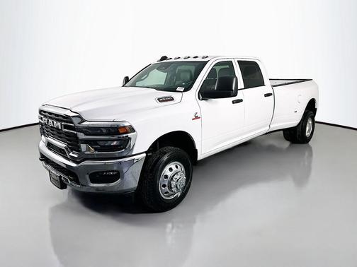 Bright White Clearcoat 2026 RAM 3500 Tradesman Crew Cab 4x4 8' Box