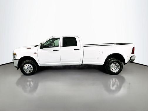 Bright White Clearcoat 2026 RAM 3500 Tradesman Crew Cab 4x4 8' Box