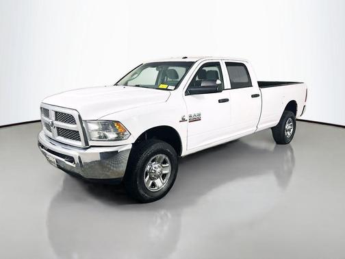 2017 RAM 2500 Tradesman Crew Cab 4x4 8' Box
