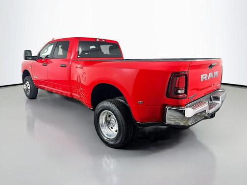 Flame Red Clearcoat 2026 RAM 3500 Big Horn