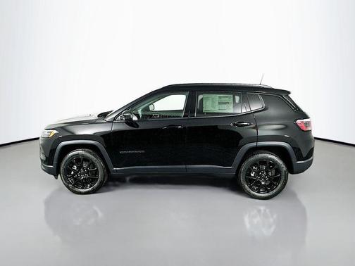 Diamond Black Crystal Pearlcoat 2026 Jeep Compass Latitude